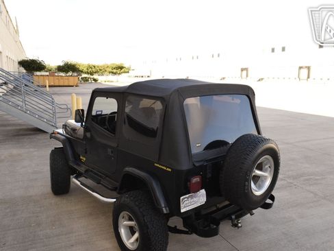 Used 1993 Jeep Wrangler 4WD image 7