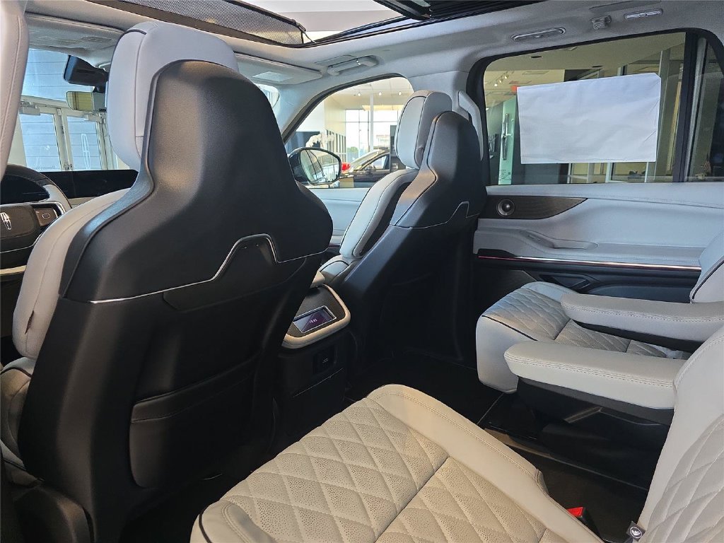 New 2027 Lincoln Navigator Black Label w/ Black Label Special Edition RWD image 12