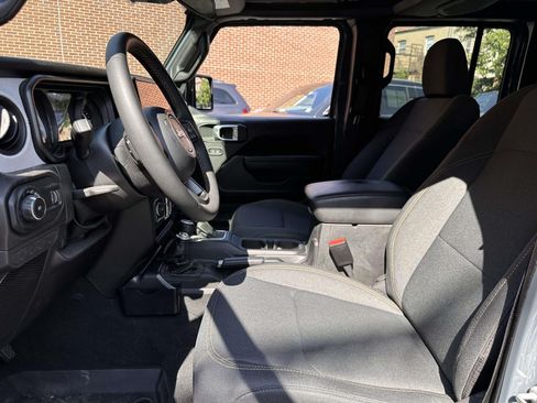 Used 2024 Jeep Wrangler Unlimited Sport AWD/4WD image 16