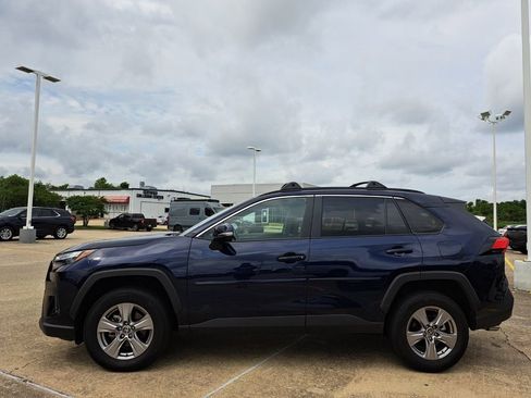 Used 2025 Toyota RAV4 XLE FWD image 8