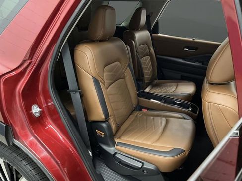 Used 2023 Nissan Pathfinder Platinum image 33