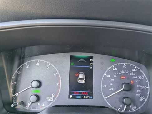 Used 2025 Toyota Corolla Cross SE image 11