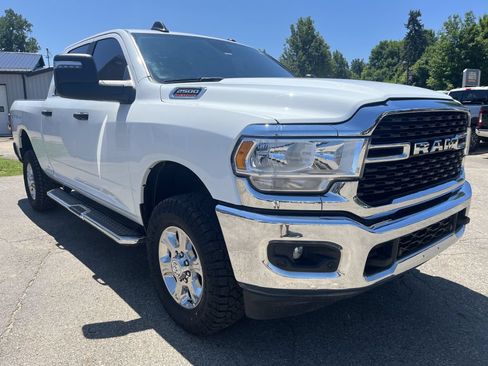 Used 2024 RAM 2500 Big Horn w/ Off Road Package AWD/4WD image 4