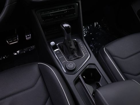 Used 2022 Volkswagen Tiguan SEL R-Line image 11