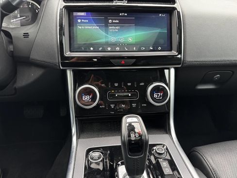 Used 2020 Jaguar XE S image 20