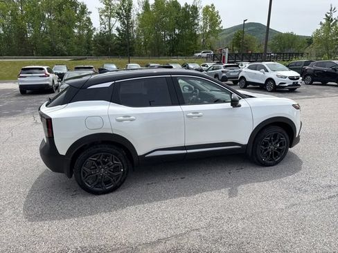 New 2026 Nissan Kicks SR AWD/4WD image 19