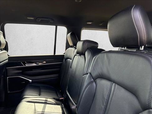 Used 2022 Jeep Wagoneer Series II RWD image 18