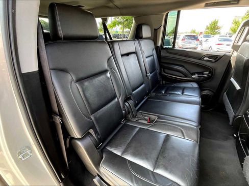 Used 2020 Chevrolet Suburban LT image 19