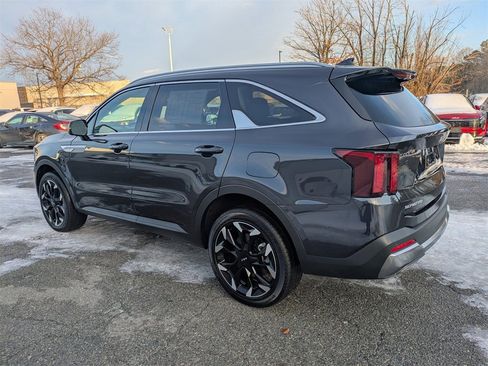 Used 2025 Kia Sorento EX image 6