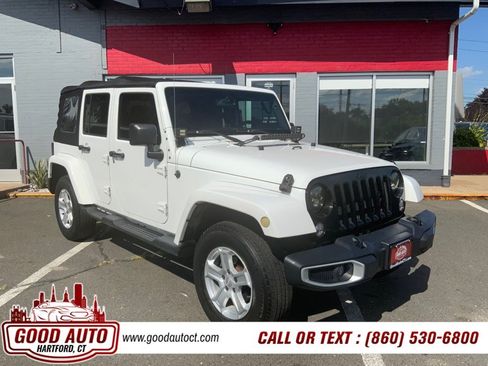 Used 2015 Jeep Wrangler Unlimited Sahara w/ Dual Top Group AWD/4WD image 3