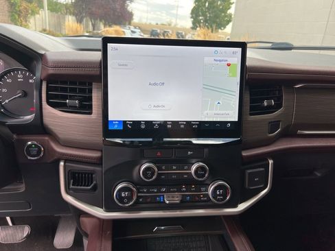 Used 2022 Ford Expedition Limited image 16