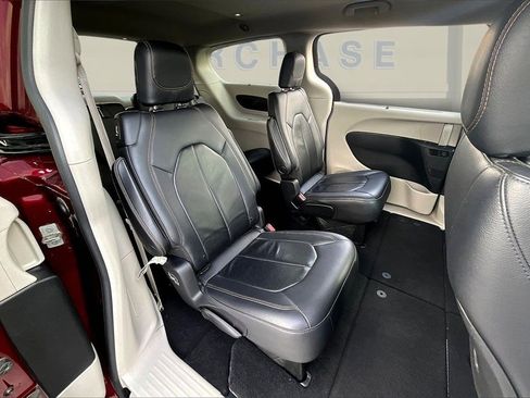 Used 2018 Chrysler Pacifica Touring-L image 23