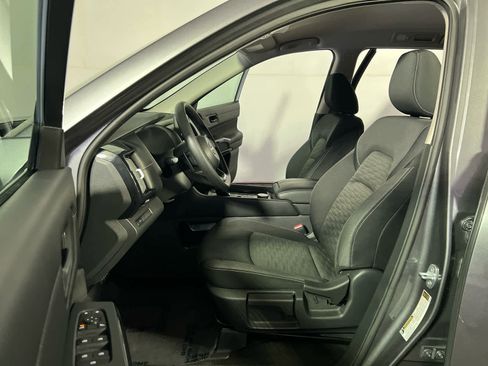 Used 2023 Nissan Pathfinder S image 16