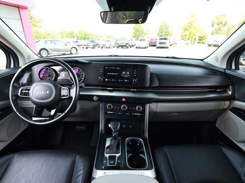 Used 2023 Kia Carnival LX FWD image 33