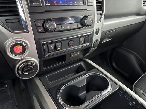 Used 2019 Nissan Titan PRO-4X image 21