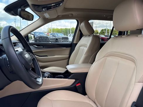 Used 2022 Jeep Grand Cherokee Limited AWD/4WD image 46