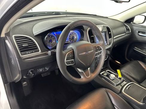 Used 2022 Chrysler 300 Touring L image 13