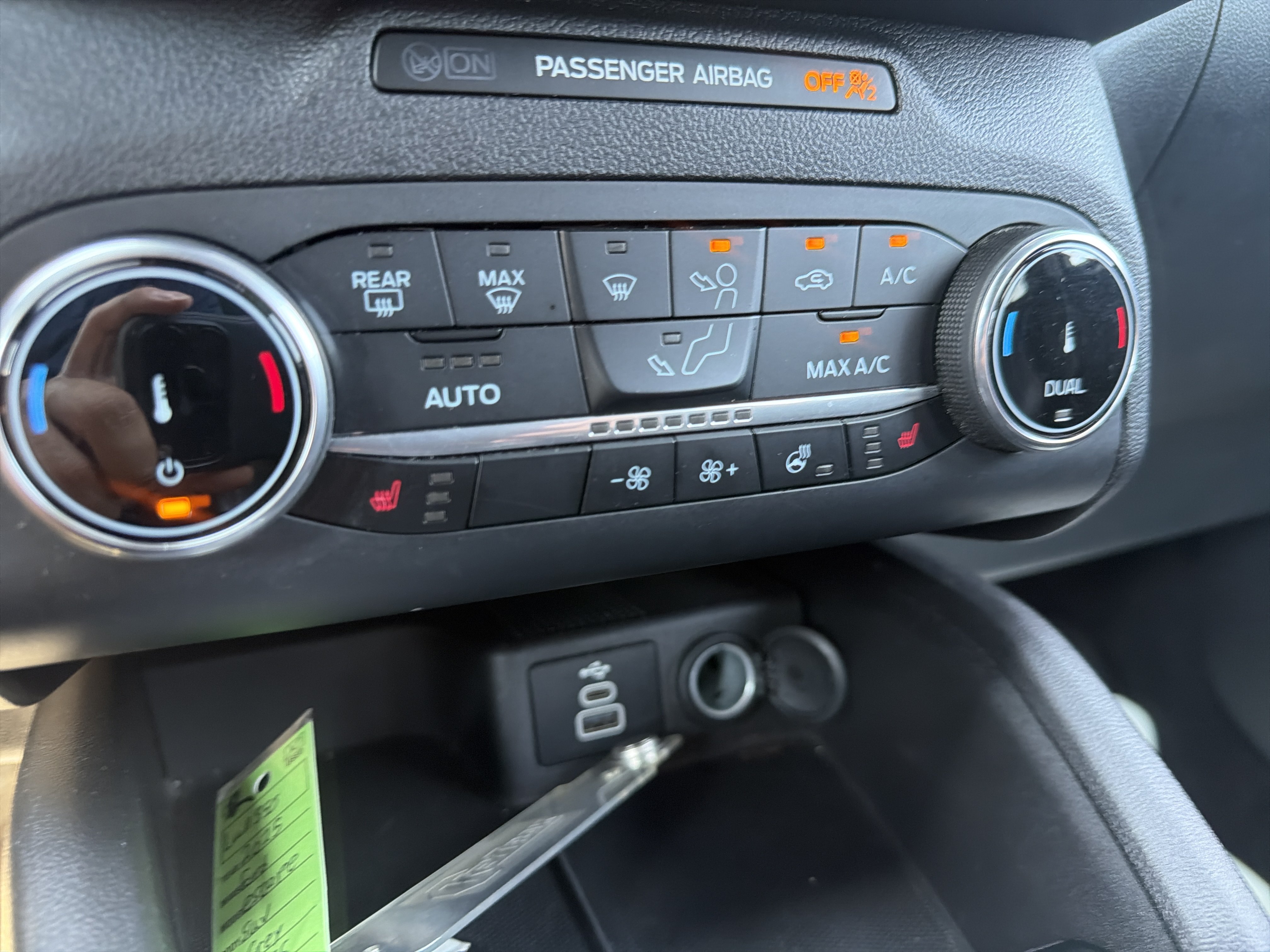 Certified 2025 Ford Escape ST-Line Select AWD/4WD image 28