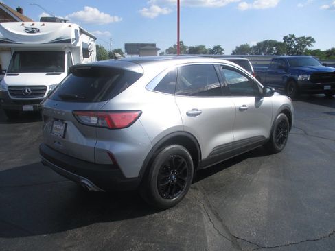 Used 2022 Ford Escape SE image 5
