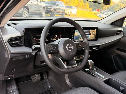 Used 2025 Nissan Kicks SV FWD image 19