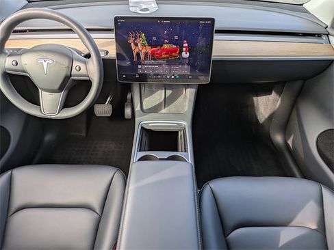 Used 2023 Tesla Model Y Long Range image 16