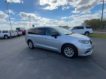 Used 2024 Chrysler Pacifica Touring-L