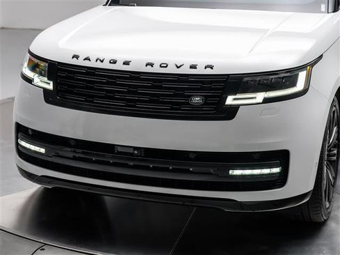 Used 2025 Land Rover Range Rover SE image 9