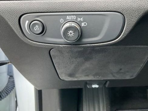 Used 2022 Chevrolet Bolt EUV LT w/ Convenience Package image 23