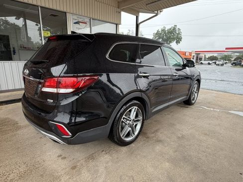 Used 2017 Hyundai Santa Fe FWD image 4