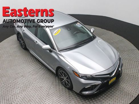 Used 2024 Toyota Camry SE FWD image 3