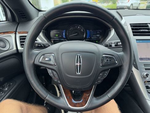 Used 2019 Lincoln MKZ Reserve FWD image 11