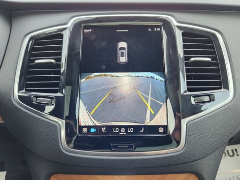 Used 2023 Volvo XC90 B6 Plus image 19