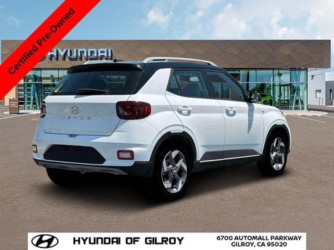 Used 2025 Hyundai Venue Limited image 9