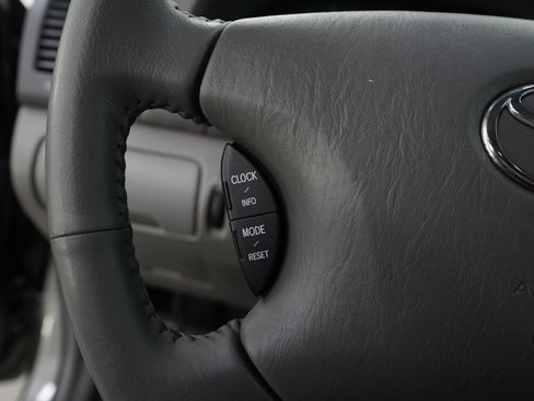 Used 2004 Toyota Camry XLE FWD image 24