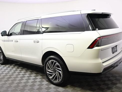 Certified 2025 Lincoln Navigator L Reserve AWD/4WD image 3