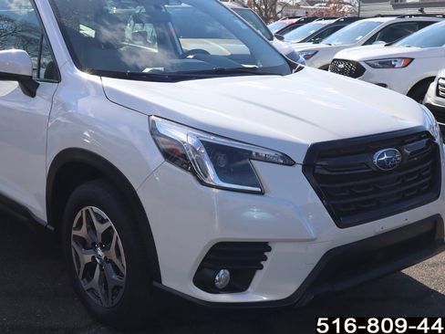 Used 2023 Subaru Forester Premium image 2