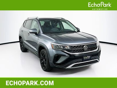 Used 2023 Volkswagen Taos SE w/ Black Wheel Package