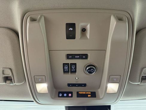 Used 2020 Cadillac Escalade ESV Premium Luxury AWD/4WD image 30