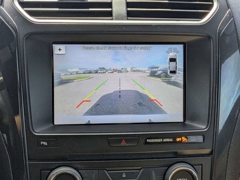 Used 2017 Ford Explorer XLT w/ Equipment Group 202A FWD image 29