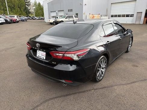 Used 2023 Toyota Camry XLE w/ Navigation Package FWD image 3