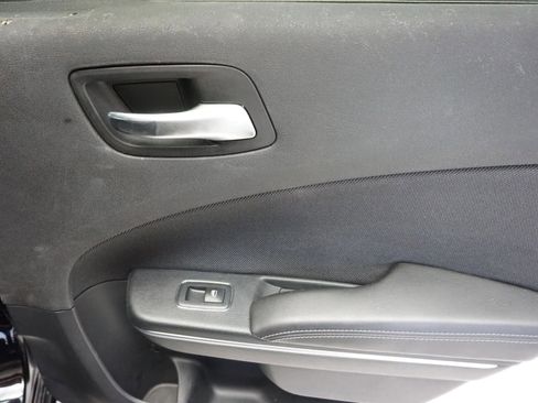 Used 2018 Dodge Charger SXT RWD image 12