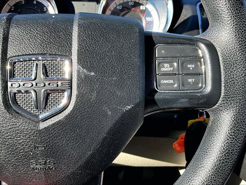 Used 2018 Dodge Grand Caravan SE w/ UConnect Hands-Free Group image 19