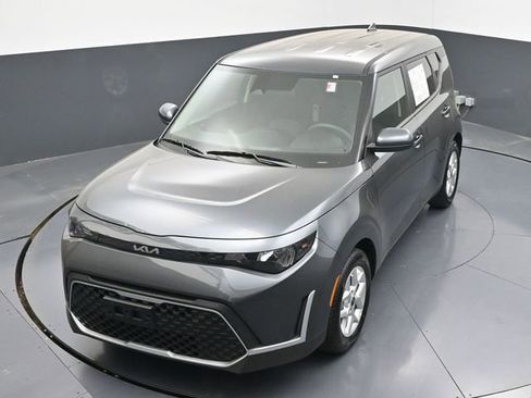 Used 2025 Kia Soul LX w/ LX Technology Package FWD image 40