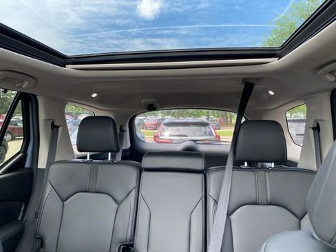 Used 2025 Honda Pilot Touring image 15