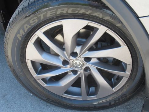 Used 2016 Nissan Rogue SL w/ SL Premium Package AWD/4WD image 5