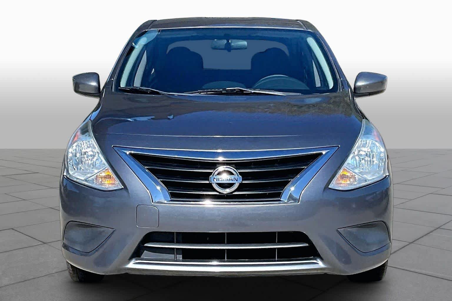 Used 2016 Nissan Versa SV FWD image 4