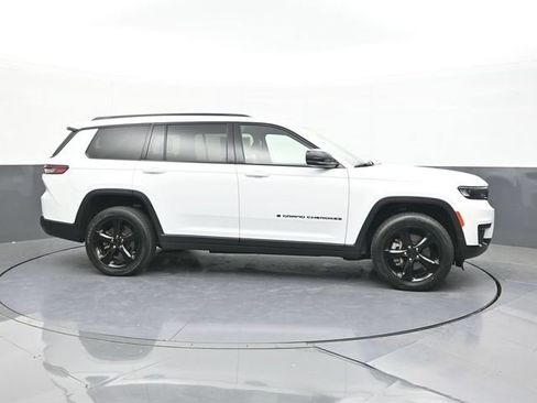 Used 2023 Jeep Grand Cherokee L Laredo AWD/4WD image 17