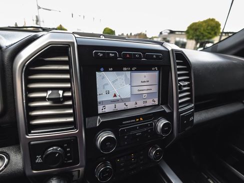 Used 2018 Ford F150 Platinum w/ Technology Package image 17