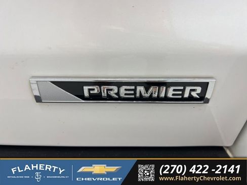 Used 2018 Chevrolet Suburban Premier AWD/4WD image 17