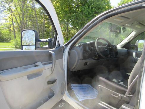 Used 2011 Chevrolet Silverado 2500 W/T w/ Snow Plow Prep Package AWD/4WD image 28